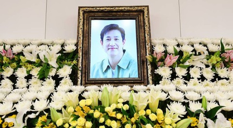 Tang lễ của Lee Sun Kyun diễn ra tại nhà tang lễ Bệnh viện Đại học Quốc gia Seoul. Ảnh: Starnews Tang lễ của Lee Sun Kyun diễn ra tại nhà tang lễ Bệnh viện Đại học Quốc gia Seoul - Ảnh: Starnews