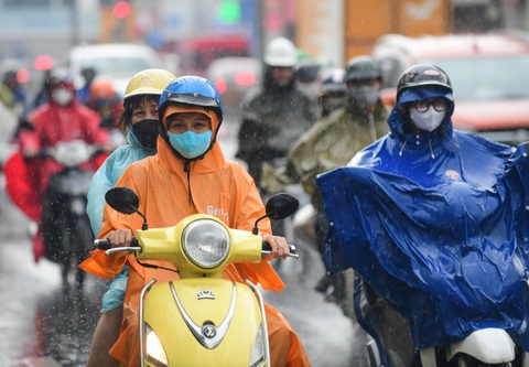 Thời tiết hôm nay 29-12: Nam Bộ mưa rào về chiều, Trung Bộ mưa to vài nơi- Ảnh 1. Hôm nay 29-12, thời tiết cả nước nhiều nơi có mưa - Ảnh: QUANG ĐỊNH
