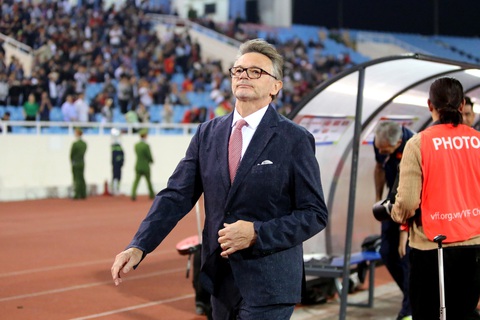 Bóng đá Việt Nam năm 2023: Thành công nhiều hơn thất bại- Ảnh 1. HLV Philippe Troussier ở vòng loại thứ 2 World Cup 2026 - Ảnh: HOÀNG TÙNG