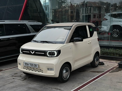Top xe rẻ nhất ra mắt Việt Nam năm 2023: Tiền mua Kia Carnival đủ mua 5 chiếc cộng lại- Ảnh 1. Wuling HongGuang MiniEV nhỏ hơn nhiều so với các xe hạng A trên thị trường. Chiều dài chưa đến 3 mét, rộng chưa đến 1,5 mét, bố trí 4 chỗ ngồi - Ảnh: Đại lý Wuling/Facebook