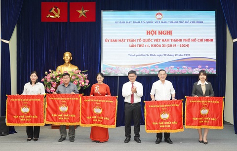 Mặt trận Tổ quốc cần chú trọng giám sát chuyên đề, chính sách lớn- Ảnh 1. Các đơn vị đạt danh hiệu