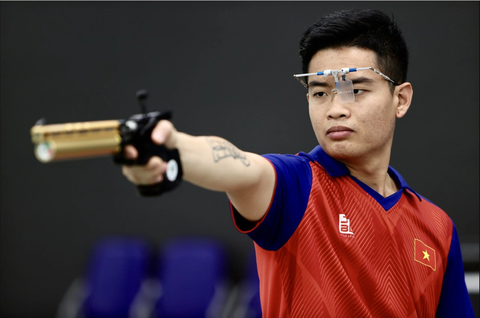 Vượt qua Nguyễn Thị Oanh, xạ thủ Phạm Quang Huy là VĐV tiêu biểu toàn quốc 2023- Ảnh 1. Xạ thủ Phạm Quang Huy được bầu chọn VĐV tiêu biểu toàn quốc 2023 - Ảnh: NGUYỄN KHÁNH