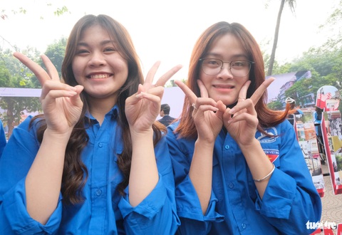 Hào hứng trải nghiệm thực tế ảo địa chỉ đỏ ở Hà Nội- Ảnh 3. Sinh viên thủ đô trải nghiệm không khí tại festival - Ảnh: HÀ THANH
