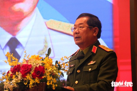 Kỷ niệm 110 năm ngày sinh vị đại tướng ‘bám thắt lưng địch mà đánh’- Ảnh 3. Thượng tướng Lê Huy Vịnh, thứ trưởng Bộ Quốc phòng, phát biểu tại hội thảo - Ảnh: NHẬT LINH