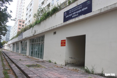 Chung cư làm bệnh viện dã chiến hoang tàn sau khi hoàn thành sứ mệnh- Ảnh 3. Khu tái định cư Bình Khánh từng được thành phố sử dụng để làm các bệnh viện dã chiến số 3, 6, 7, 8, 9, 11, 12 với quy mô gần 30.000 giường bệnh điều trị cho các bệnh nhân mắc COVID-19