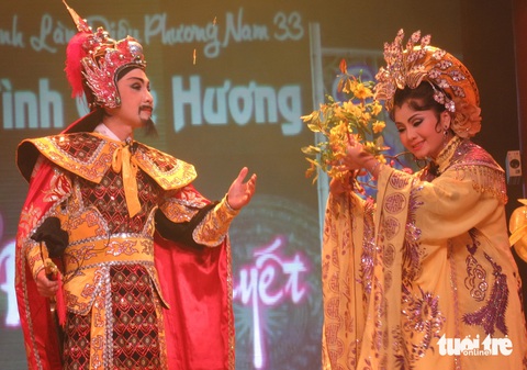 Nghệ sĩ Vũ Luân, Tú Sương tái hợp trên sân khấu trong vở Tống Nhân Tôn khóc biệt Bàng Quý Phi - Ảnh: LINH ĐOAN Nghệ sĩ Vũ Luân, Tú Sương tái hợp trên sân khấu trong vở Tống Nhân Tôn khóc biệt Bàng Quý Phi - Ảnh: LINH ĐOAN