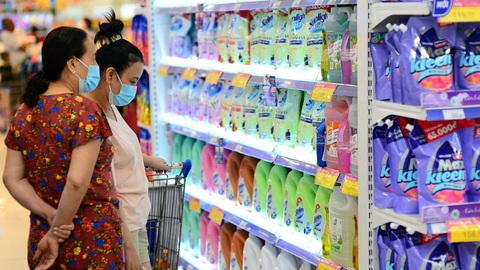 Saigon Co.op bắt tay cùng ông lớn ngành tiêu dùng tổ chức nhiều chương trình Tết ý nghĩa- Ảnh 1. Khách hàng khi mua sắm hoá đơn từ 399.000 đồng, trong đó có các sản phẩm OMO/Sunlight sẽ gián tiếp góp 5.000 đồng cho các