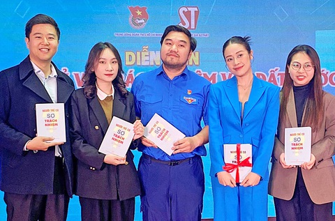Một số bạn trẻ tham dự diễn đàn “Người trẻ và trách nhiệm với đất nước” - Ảnh: H.THANH Một số bạn trẻ tham dự diễn đàn