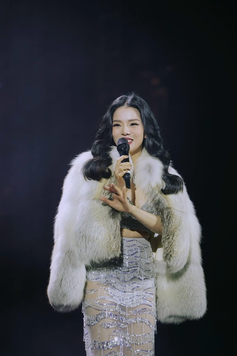 Lệ Quyên úp mở kế hoạch làm live show 'để đời' trong tương lai gần- Ảnh 1. Lệ Quyên tích cực chạy show dịp cuối năm
