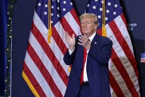 Cựu tổng thống Mỹ Donald Trump tại một sự kiện vận động tranh cử tại bang Iowa hôm 19-12 - Ảnh: AFP Cựu tổng thống Mỹ Donald Trump tại một sự kiện vận động tranh cử ở bang Iowa hôm 19-12-2023 - Ảnh: AFP
