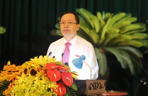 Chi tiết dự án khiến cựu bí thư Tỉnh ủy và loạt quan chức Thanh Hóa bị khởi tố- Ảnh 2. Ông Trịnh Văn Chiến phát biểu tại một kỳ họp HĐND tỉnh khi còn đương chức bí thư Tỉnh ủy, chủ tịch HĐND tỉnh Thanh Hóa - Ảnh: HÀ ĐỒNG