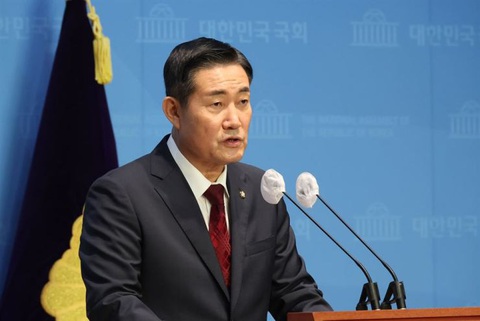 Bộ trưởng Quốc phòng Hàn Quốc Shin Won Shik - Ảnh: KOREA TIMES Bộ trưởng Quốc phòng Hàn Quốc Shin Won Shik - Ảnh: KOREA TIMES