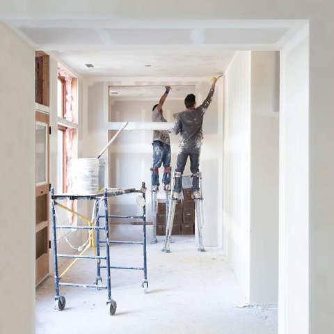Kinh nghiệm sửa nhà tiết kiệm chi phí trong dịp Tết đến xuân về- Ảnh 3. Sơn sửa trần thạch cao