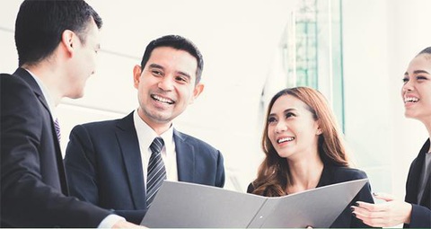 6 kỹ năng cần có ở trưởng phòng kinh doanh bất động sản- Ảnh 6. Chăm sóc khách hàng sẽ hỗ trợ bán hàng thành công - Ảnh: Pexels.