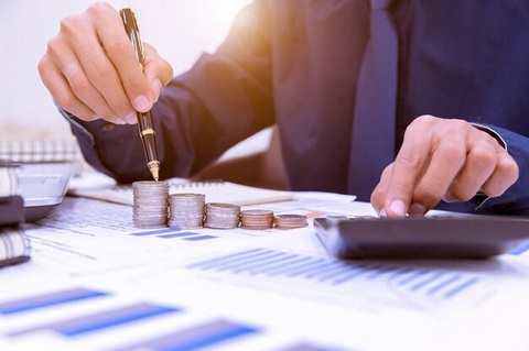 Kế toán nội bộ, phân loại và mô tả công việc chi tiết nhất- Ảnh 2. Kế toán thu chi đóng vai trò như thủ quỹ - Ảnh: Pexels.