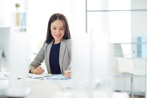 Kế toán nội bộ, phân loại và mô tả công việc chi tiết nhất- Ảnh 4. Thu nhập của kế toán nội bộ hiện nay tùy thuộc vào nhiều yếu tố khác nhau như kinh nghiệm làm việc, quy mô, chính sách của từng công ty,... - Ảnh: Pexels.