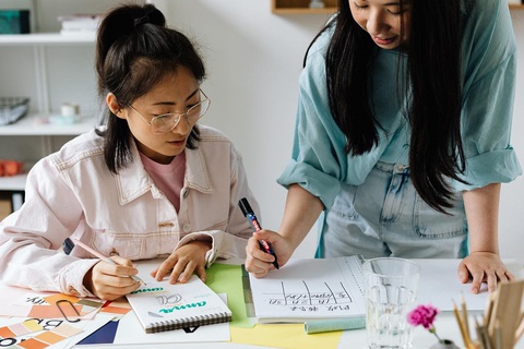 Quản lý phải làm gì với một tập thể hướng nội?- Ảnh 2. Người hướng nội thường thích kết nối 1-1 có ý nghĩa - Ảnh: Pexels.