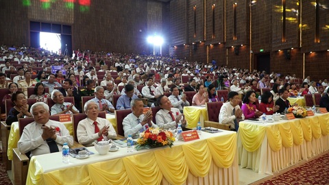 Huyện Trảng Bom kỷ niệm 20 năm thành lập- Ảnh 3. Nhiều lãnh đạo, đại biểu đến tham dự Lễ kỷ niệm 20 năm thành lập huyện Trảng Bom - Ảnh: CHÍ KIÊN