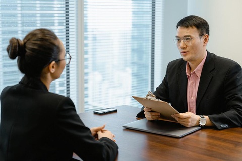 Mở lời với sếp chuyện thuyên chuyển, dễ hay khó?- Ảnh 1. Hãy giúp sếp đón nhận tin bạn thuyên chuyển một cách dễ chịu – Ảnh: Internet.