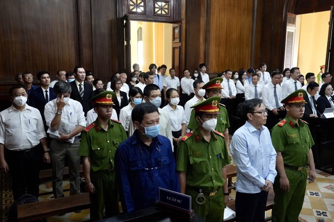 Luật sư nói 3.000 tỉ chưa phải tiền của Saigon Co.op- Ảnh 1. Các bị cáo tại tòa - Ảnh: HỮU HẠNH
