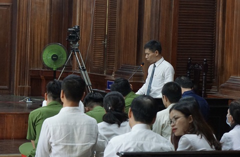 Luật sư nói 3.000 tỉ chưa phải tiền của Saigon Co.op- Ảnh 2. Luật sư Phạm Lê Chí Thành đề nghị miễn trách nhiệm hình sự cho bị cáo trong ban kiểm soát Saigon Co.op - Ảnh: TUYẾT MAI