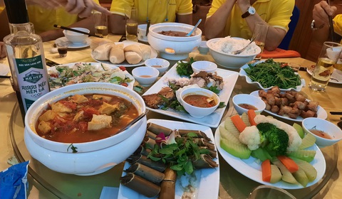 Chân tay sưng đau vì bệnh gout, nên chú ý gì dịp nghỉ lễ?- Ảnh 1. Người bệnh gout cần chú ý đến chế độ ăn uống, sinh hoạt trong thời gian nghỉ lễ - Ảnh: THU HIẾN