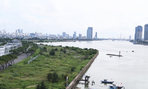 Tốc độ tăng trưởng kinh tế Đà Nẵng thấp nhất trong 5 thành phố trực thuộc trung ương- Ảnh 1. Tốc độ tăng trưởng kinh tế Đà Nẵng trong năm 2023 thấp nhất trong 5 thành phố trực thuộc trung ương - Ảnh: LÊ TRUNG