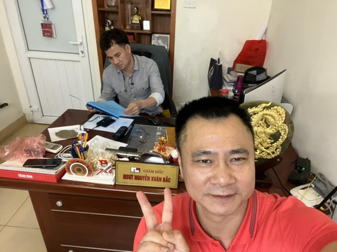 Bị nói 'không diễn hay hơn', Táo quân Tự Long phản ứng ra sao?- Ảnh 1. NSND Tự Long đăng ảnh chụp cùng "Nam Tào" Xuân Bắc ngầm xác nhận Táo quân trở lại