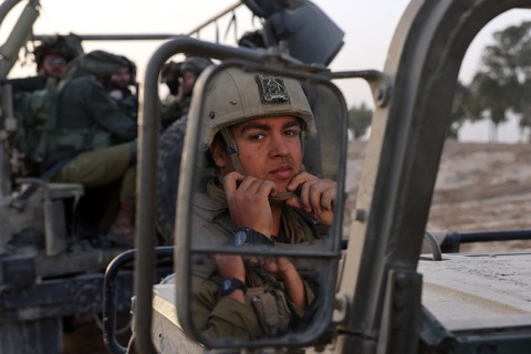 Binh sĩ Israel tại khu vực gần biên giới với Dải Gaza ngày 26-11 - Ảnh: AFP Binh sĩ Israel tại khu vực gần biên giới với Dải Gaza ngày 26-11 - Ảnh: AFP