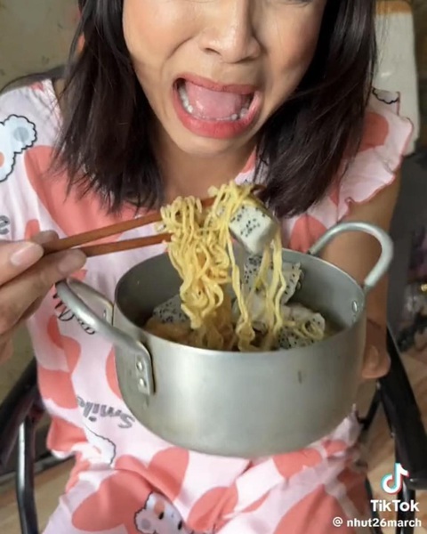 Ảnh vui 3-12: Ba phần bất lực, bảy phần bất mãn- Ảnh 5. Phiên bản "thật" của mì tôm thanh long.