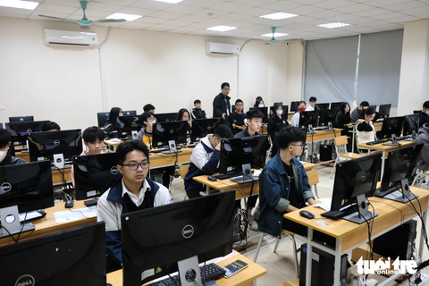 Những thí sinh đầu tiên thi đánh giá tư duy tranh suất vào đại học năm 2024- Ảnh 2. Năm 2024, Đại học Bách khoa Hà Nội dự kiến tổ chức 6 đợt thi, trong đó đợt cuối vào ngày 15 và 16-6-2024. Các đợt thi đều diễn ra trong hai ngày và vào thứ bảy, chủ nhật để tạo thuận lợi cho thí sinh