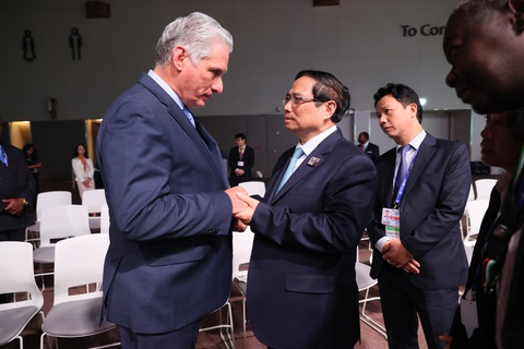 Thủ tướng Phạm Minh Chính gặp Chủ tịch nước Cuba tại UAE- Ảnh 1. Thủ tướng Phạm Minh Chính đã gặp Chủ tịch nước Cuba Miguel Díaz-Canel - Ảnh: D.GIANG