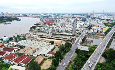 Dự án chống ngập do triều cường khu vực TP.HCM hoàn thành hơn 90% khối lượng đến nay vẫn chưa thi công lại. Trong ảnh: cống ngăn triều khu vực cầu Tân Thuận (TP.HCM) - Ảnh: TỰ TRUNG Dự án chống ngập do triều cường khu vực TP.HCM hoàn thành hơn 90% khối lượng đến nay vẫn chưa thi công lại. Trong ảnh: cống ngăn triều khu vực cầu Tân Thuận (TP.HCM) - Ảnh: TỰ TRUNG