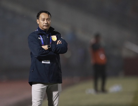 HLV Vũ Hồng Việt áp lực khi đưa CLB Nam Định dẫn đầu V-League 2023 - 2024 - Ảnh: HOÀNG TUẤN HLV Vũ Hồng Việt áp lực khi đưa CLB Nam Định dẫn đầu V-League 2023 - 2024 - Ảnh: HOÀNG TUẤN