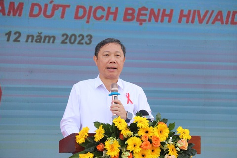 TP.HCM phát động Tháng hành động phòng chống HIV/AIDS, tiến tới kết thúc dịch năm 2030- Ảnh 1. Phó chủ tịch UBND TP.HCM Dương Anh Đức phát biểu tại buổi lễ mít tinh hưởng ứng Tháng hành động phòng chống HIV/AIDS - ẢNH: NGỌC NHI
