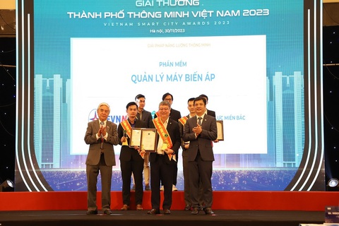 EVNNPC nhận giải thưởng Thành phố Thông minh Việt Nam 2023- Ảnh 1. EVNNPC nhận giải thưởng Thành phố Thông minh Việt Nam 2023- Ảnh 1.