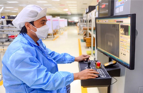 Máy móc đã và sẽ tiếp tục thay thế con người trong nhiều việc mà người lao động và doanh nghiệp phải luôn tìm cách thích ứng - Ảnh: Q.ĐỊNH Máy móc đã và sẽ tiếp tục thay thế con người trong nhiều việc mà người lao động và doanh nghiệp phải luôn tìm cách thích ứng - Ảnh: Q.ĐỊNH