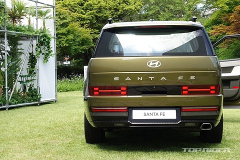 Hyundai Santa Fe đời mới bắt đầu về Đông Nam Á- Ảnh 2. Ở lần trở lại này, gần như mọi mặt của Hyundai Santa Fe mới đều được đánh giá cao trừ thiết kế trực diện đuôi - Ảnh: Top-rider