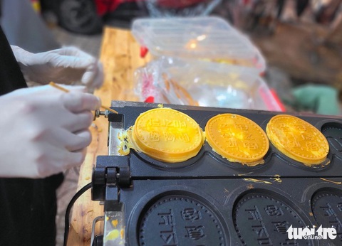 Bánh đồng xu phô mai có nguồn gốc từ Hàn Quốc - Ảnh: NHẬT XUÂN