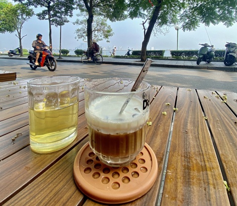 Cốc cà phê muối nhanh chóng được lòng giới trẻ - Ảnh: HÀ THANH