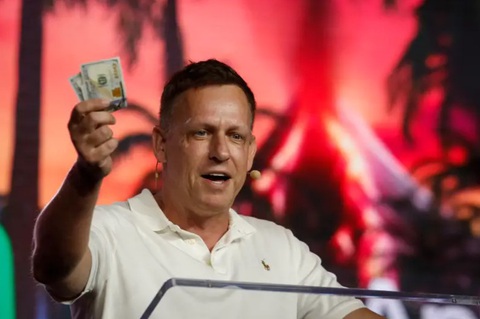 Tỉ phú Peter Thiel trong một hội nghị về tiền điện tử.- Ảnh: BUSINESS INSIDER Tỉ phú Peter Thiel trong một hội nghị về tiền điện tử - Ảnh: BUSINESS INSIDER