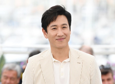 Lee Sun Kyun qua đời đầy bi thảm giữa lúc đời tư bị phơi bày - Ảnh: Vulture Lee Sun Kyun qua đời đầy bi thảm giữa lúc đời tư bị phơi bày - Ảnh: Vulture