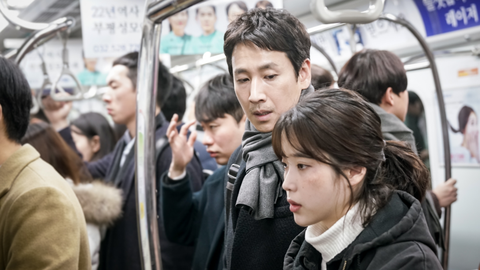 Xem lại My Mister của Lee Sun Kyun, để thấy đời không như phim- Ảnh 1. My Mister là phim truyền hình ấn tượng trong sự nghiệp của
