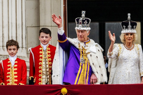 Ngày 6-5, Hoàng gia Anh tổ chức Lễ đăng quan cho Vua Charles III. Đây là lễ đăng quang đầu tiên của một vị quân chủ Vương quốc Anh trong 70 năm qua. Lễ đăng quang được toàn thế giới theo dõi. Có đến 158 lãnh đạo các quốc gia đã đến dự lễ - Ảnh: VANITY FAIR Ngày 6-5, Hoàng gia Anh tổ chức lễ đăng quang cho Vua Charles III. Đây là lễ đăng quang đầu tiên của một vị quân chủ Vương quốc Anh trong 70 năm qua. Lễ đăng quang được toàn thế giới theo dõi. Có đến 158 lãnh đạo các quốc gia đến dự lễ, trong đó có Chủ tịch nước Võ Văn Thưởng - Ảnh: VANITY FAIR