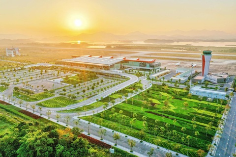 Dấu ấn phát triển kinh tế sau 5 năm Quảng Ninh khánh thành 3 công trình giao thông trọng điểm- Ảnh 3. Cảng hàng không quốc tế Vân Đồn là sân bay tư nhân đầu tiên của Việt Nam do Sun Group đầu tư và xây dựng