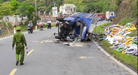 Gần 10.000 tỉ đồng làm 34km đường cao tốc Hòa Bình - Mộc Châu- Ảnh 1. Cao tốc Hòa Bình - Mộc Châu sẽ phá thế độc đạo của quốc lộ 6 nối Hòa Bình - Sơn La thường xảy ra tai nạn - Ảnh: ĐỖ VĂN MINH