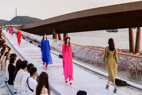 Show thời trang Fashion Voyage diễn ra ở địa điểm độc đáo của đạo diễn Long Kan - Ảnh: KIẾNG CẬN TEAM Show thời trang Fashion Voyage diễn ra ở địa điểm độc đáo của đạo diễn Long Kan - Ảnh: KIẾNG CẬN TEAM