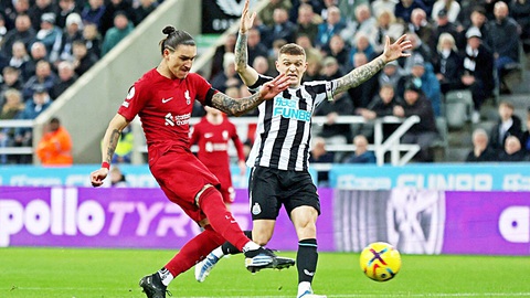 Darwin Nunez (trái) - người hùng giúp Liverpool lội ngược dòng khó tin ở lượt đi - Ảnh: REUTERS Darwin Nunez (trái) - người hùng giúp Liverpool lội ngược dòng khó tin ở lượt đi - Ảnh: REUTERS