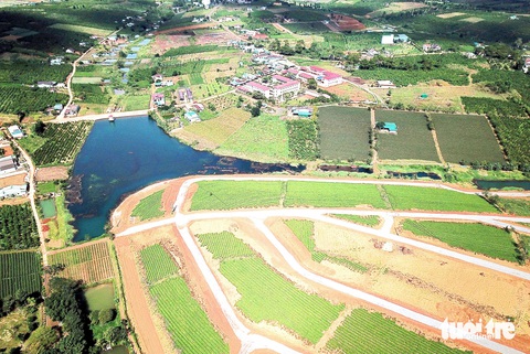 Quá trình sử dụng, không ít đất nông nghiệp được tách thửa, phân lô, tự chuyển mục đích sử dụng đất, vi phạm Luật Đất đai - Ảnh: MAI VINH Quá trình sử dụng, không ít đất nông nghiệp được tách thửa, phân lô, tự chuyển mục đích sử dụng đất, vi phạm Luật Đất đai - Ảnh: MAI VINH