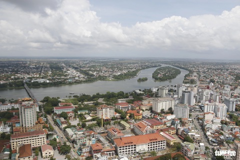Thừa Thiên Huế sẽ trở thành đô thị di sản đặc trưng của Việt Nam- Ảnh 3. Toàn cảnh đô thị Huế nhìn từ trên cao - Ảnh: NHẬT LINH